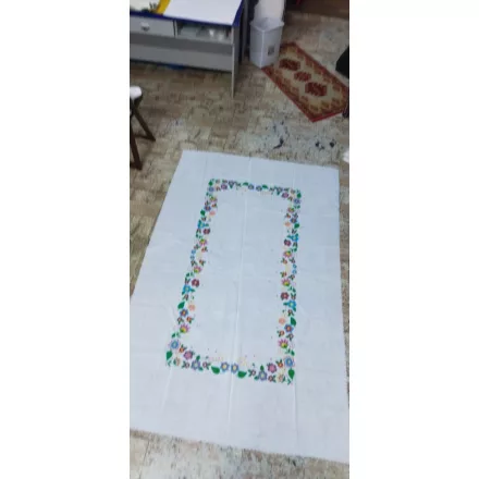 240x 140 cm-es fehér virágos terítő - ÚJ