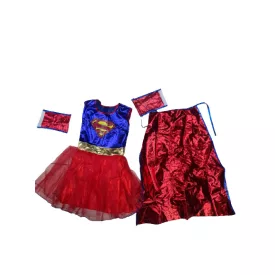   5-6 évesre Supergirl jelmezruha palásttal, csuklórátéttel (M) - Superman - ÚJ