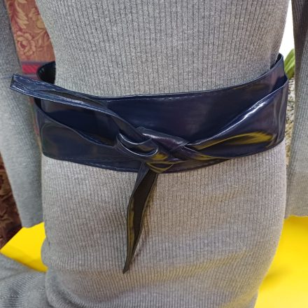 Sötétkék puha műbőr, lakkbőr öv, 7 cm széles - ÚJ