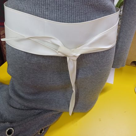 Fehér puha lakkbőr öv, 9 cm széles - ÚJ