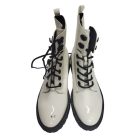 39-es fehér lakk bakancs (orrán kis fekete folt, amúgy hibátlan) - New Yorker