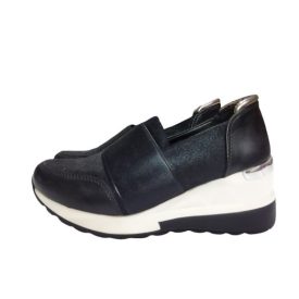   Női 35-ös fekete magasított sarkú belebújós félcipő - Clara Barson