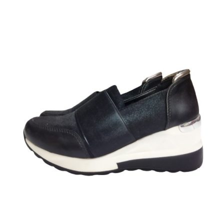 Női 35-ös fekete magasított sarkú belebújós félcipő - Clara Barson