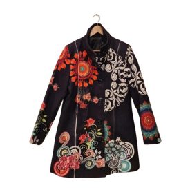   Női L-XL-es fekete mintás olasz szövetkabát (kicsit bolyhos a két zsebénél és a nyakánál)