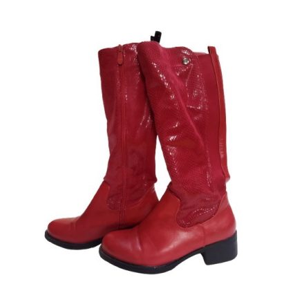 36-os piros kígyóbőr hatású műbőr csizma vékony szőrmével bélelve