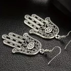Hamsa kéz, vagy Fatima keze ezüst színű bizsu beakasztós fülbevaló - ÚJ