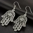 Hamsa kéz, vagy Fatima keze ezüst színű bizsu beakasztós fülbevaló - ÚJ
