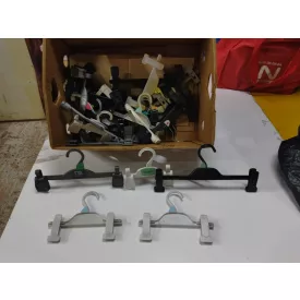 30 db-os vegyes csipeszes vállfa csomag