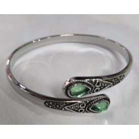   Elegáns állítható ezüst színű karkötő világoszöld kővel - ÚJ