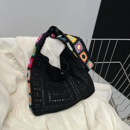 Fekete csipkés horgolt színes pántos válltáska, táska, bevásárlószatyor - ÚJ