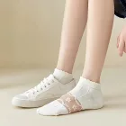 Női vagy nagylány fehér, arannyal átszőtt virágos nylon zokni - ÚJ
