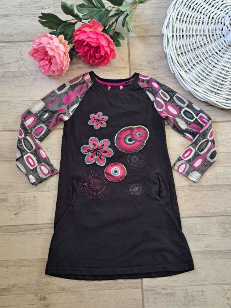 122-128-as fekete-lila mintás ruha, tunika - Desigual (kicsit fakóbb, használtabb)